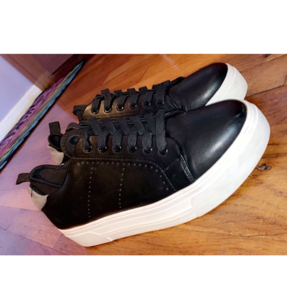 *Platform Sneakers🐼